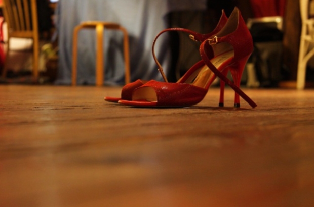 Kitten Heel Style Guide: Comfort, Elegance, and Everyday Glamour