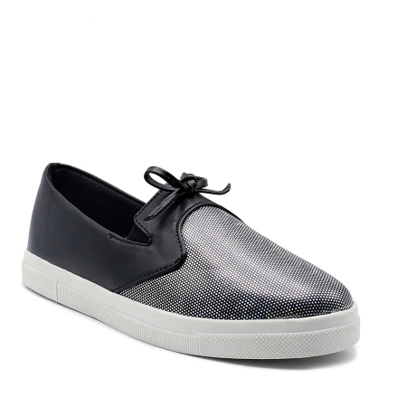 classic colors of casual sneakers for women